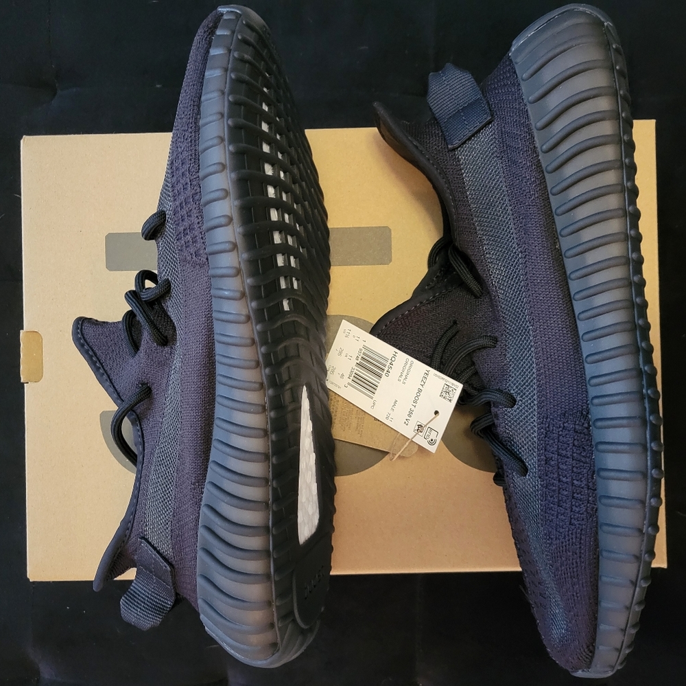 Yeezy Boost 350 V2 - Picture 2 of 5